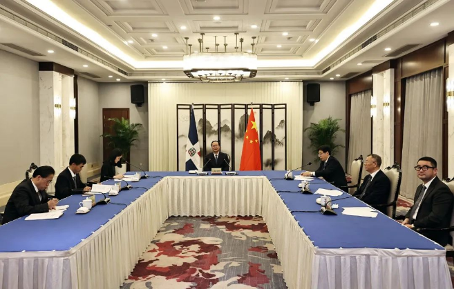 盈峰環(huán)境“助力”多米尼加清運(yùn)垃圾，毛偉明省長(zhǎng)出席線上交接儀式